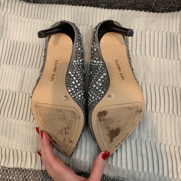 Gianni Bini Pewter Heels - Picture 4 of 6